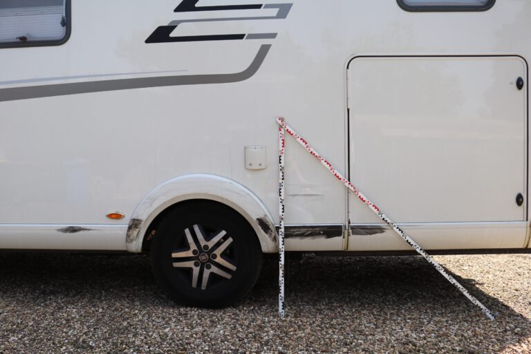 Unfallschaden an einem Wohnwagen